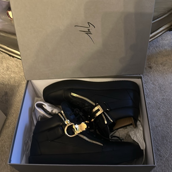 Black Giuseppe zanotti designer sneakers 100% authentic excellent condition - Picture 3 of 9